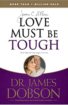 Portada del libro *Love Must Be Tough*, del Dr. James Dobson, en la que aparecen un hombre y una mujer con mirada pensativa, con el subtítulo «Una nueva esperanza para los matrimonios en crisis: amor firme y consejos prácticos para el matrimonio».