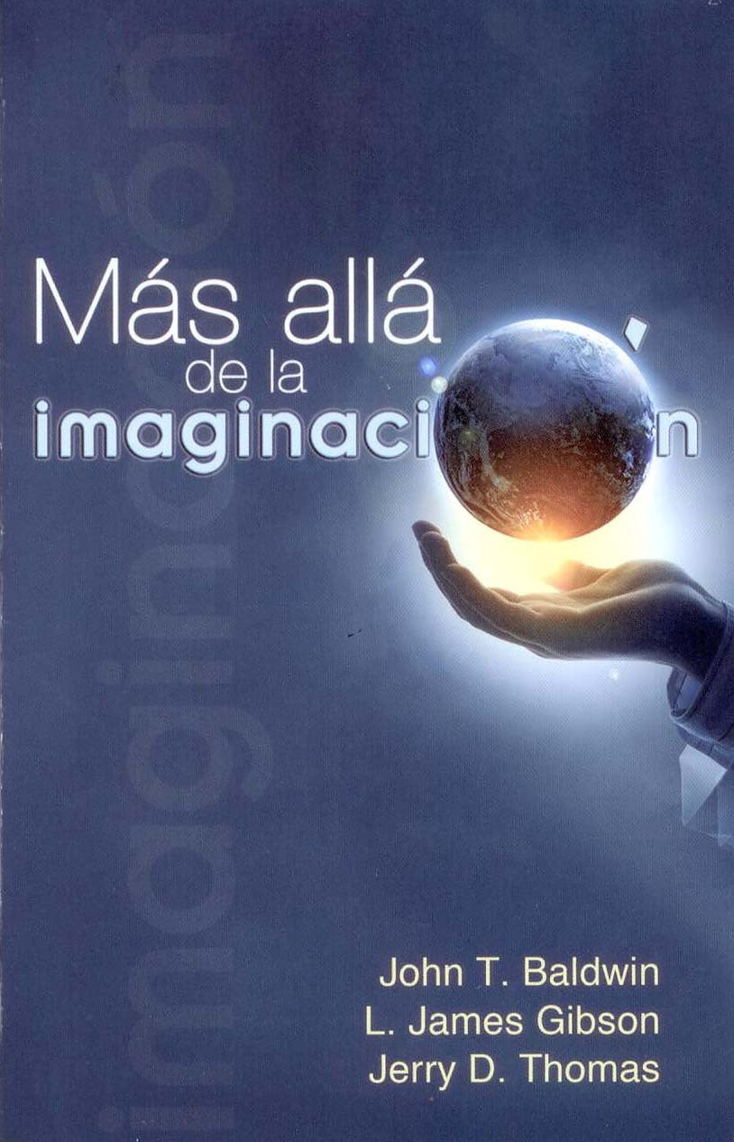 Una mano sostiene una Tierra resplandeciente sobre un fondo azul, destacando el libro religioso *Más allá de la imaginación*, de John T. Baldwin, L. James Gibson y Jerry D. Thomas, que explora el origen de la vida desde una perspectiva basada en la fe.