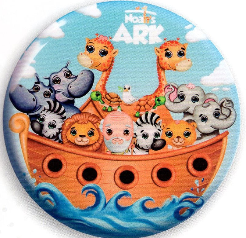 Ilustración de cómic del Arca de Noé con Noé, dos jirafas, dos cebras, dos leones, dos elefantes, dos hipopótamos y una paloma en un barco de madera que flota sobre el agua.