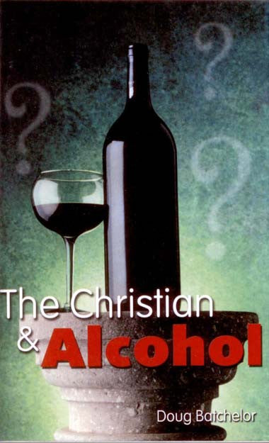 Una botella de vino y una copa están colocadas sobre un pedestal, con signos de interrogación al fondo. Se muestra el título del libro *The Christian & Alcohol*, de Doug Batchelor, que analiza el tema del alcohol en la Biblia, con texto en blanco y rojo.