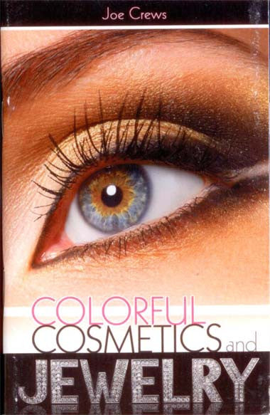 Primer plano de un ojo maquillado con sombra de ojos dorada y marrón; el texto dice: «Maquillaje y joyería cristianos y coloridos, por Joe Crews».