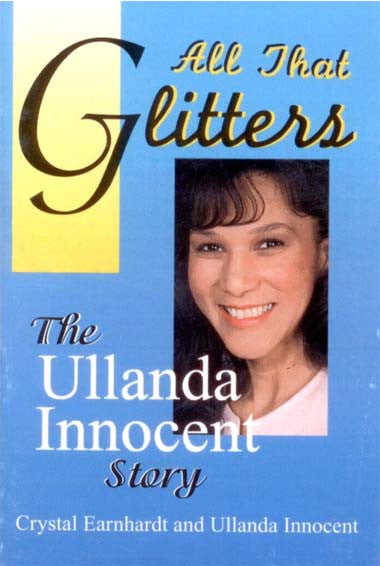 Portada del libro titulado *All That Glitters: The Ullanda Innocent Story*, en la que aparece el retrato de una mujer sonriente, que refleja su inspirador testimonio, junto con los nombres de las autoras, Crystal Earnhardt y Ullanda Innocent, sobre un fondo azul.