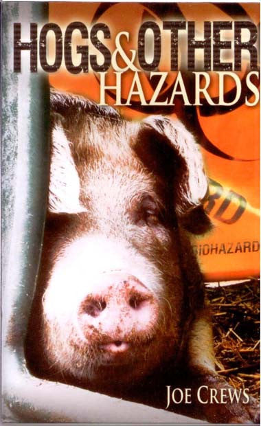 Primer plano de un cerdo junto a una señal amarilla de riesgo biológico, con el título del libro *Hogs & Other Hazards* y el nombre del autor, Joe Crews, visibles en la parte superior e inferior; la obra aborda la nutrición cristiana y las pautas alimentarias bíblicas.