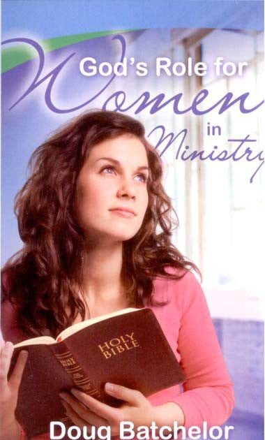 Una mujer con un jersey rosa sostiene y lee una Biblia. El texto reza: «El papel de Dios para las mujeres en el ministerio», de Doug Batchelor, y destaca el papel de la mujer en el ministerio y la presencia de las mujeres en la Iglesia.