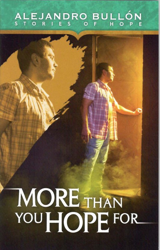 No se han facilitado palabras clave, así que aquí tienes una revisión acorde con tus directrices: Portada del libro «More Than You Hope For», de Alejandro Bullón, en la que aparece un hombre de pie en el umbral de una puerta con la luz entrando a raudales, y su perfil se superpone suavemente al fondo.