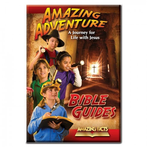 En la portada de «Amazing Adventure Bible Guides», con el subtítulo «Un viaje para toda la vida con Jesús», aparecen cuatro niños con equipo de exploradores. El fondo de la cueva, en el que se ve una cruz resplandeciente, insinúa las emocionantes historias bíblicas que se encuentran en su interior.