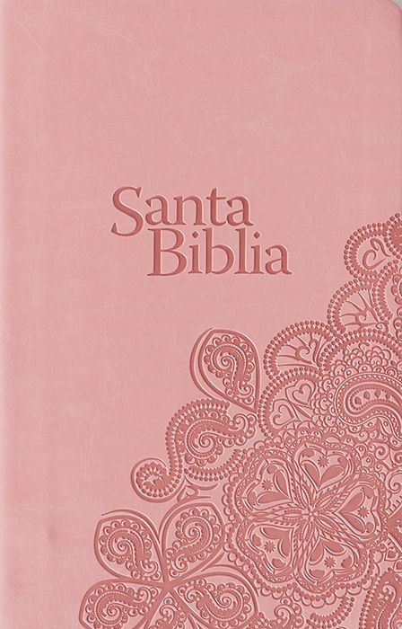 Una cubierta rosa con el texto en relieve «Santa Biblia, Reina Valera 95» y un motivo decorativo ornamentado en la esquina inferior derecha; ideal para estudios bíblicos para mujeres o como Biblia misionera para la mujer.