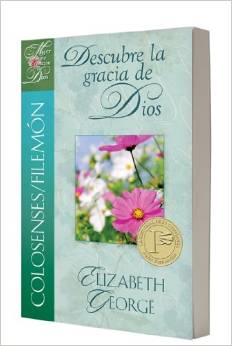Portada del libro «Descubre la gracia de Dios», de Elizabeth George, en la que aparecen flores rosas y el dibujo de una medalla, con el texto «Colosenses/Filemón» en una columna lateral, que destaca el poder espiritual y la gracia de Dios en cada página.