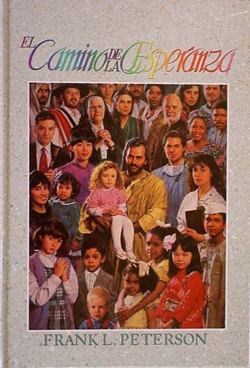 Un grupo variopinto de adultos y niños posan juntos para una foto en la portada de *El Camino de la Esperanza*, de Frank L. Peterson, simbolizando la esperanza en medio del pecado en el mundo.