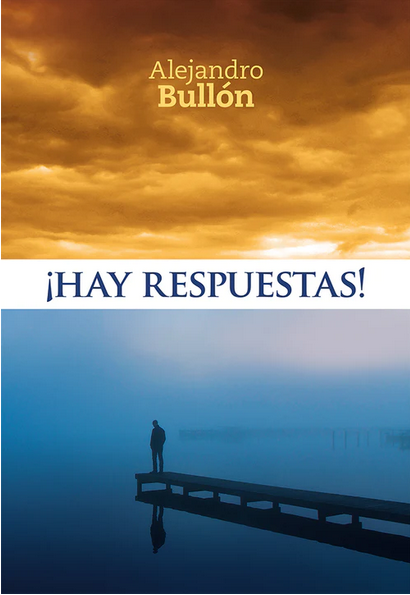 Portada del libro ¡HAY RESPUESTAS!, de Alejandro Bullón, en la que aparece una persona de pie, sola, en un muelle sobre unas aguas envueltas en niebla, bajo un cielo nublado, lo que refleja la búsqueda de respuestas a las grandes preguntas y del sentido de la vida.