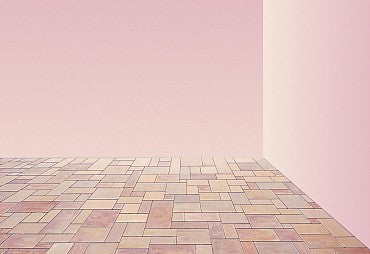 Una habitación con paredes de color rosa pálido y un suelo de baldosas de color claro de 16" x 24", dispuestas en un diseño geométrico, que crean un elegante fondo interior.