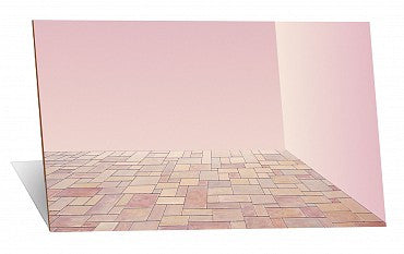 Un fondo sencillo de interior que muestra una habitación vacía con una pared de color rosa pastel y un suelo de baldosas rectangulares de color marrón claro y beige.