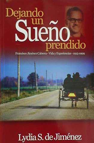 Portada del libro «Dejando un Sueño Prendido», de Lydia S. de Jiménez. En ella aparecen un camino con dos personas en un carruaje tirado por caballos, árboles que bordean el camino y un retrato de Francisco Jiménez Cabrera en la esquina superior derecha; refleja la vida y las experiencias guiadas por Dios.
