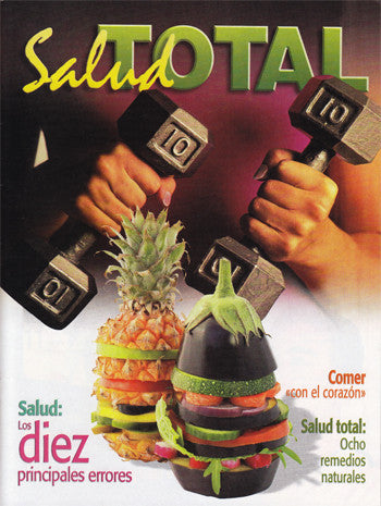 La portada de la revista «Salud TOTAL», una publicación adventista, muestra unas manos que sostienen mancuernas y una pila de frutas y verduras dispuestas a modo de hamburguesas. El texto destaca consejos de salud, remedios naturales y un mensaje de salud para tu camino hacia una vida más saludable.